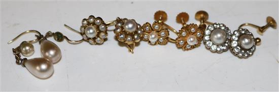 4 pairs of 9ct gold and cultured pearl earrings